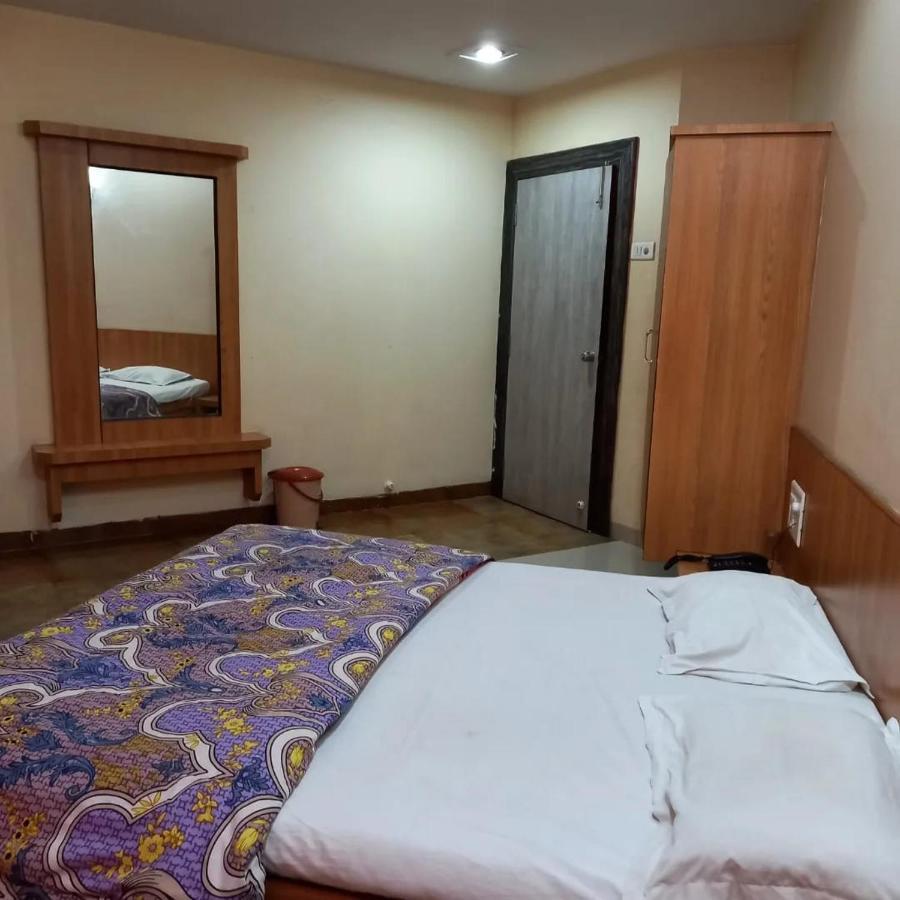 Sharan Hotel Shirdi Zewnętrze zdjęcie